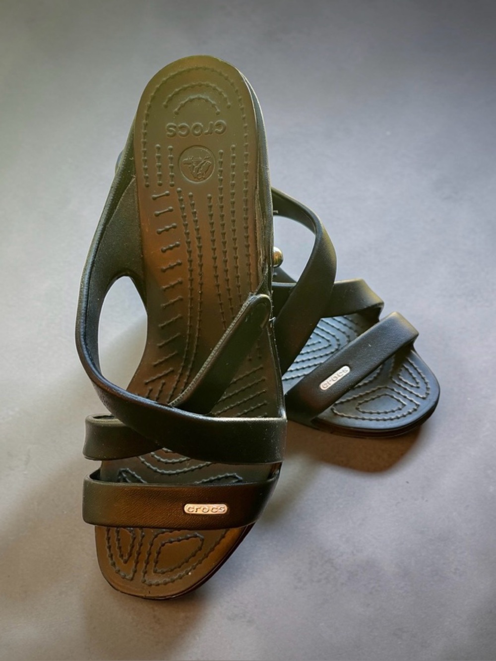 CROCS Women's Cypress Black Crisscross Strap Heels, Sandals, Like New, 9 Wide
